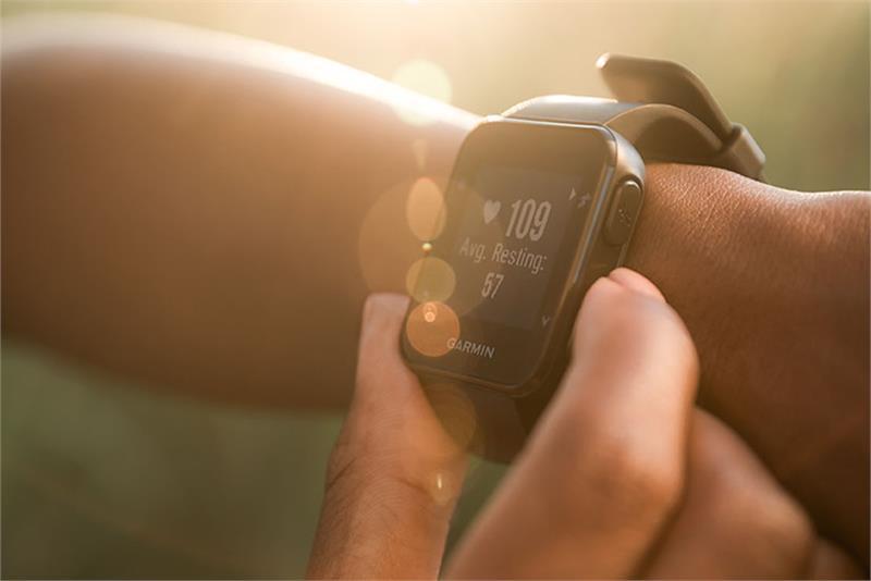 Đồng hồ thông minh Garmin Forerunner 35 Black, VN