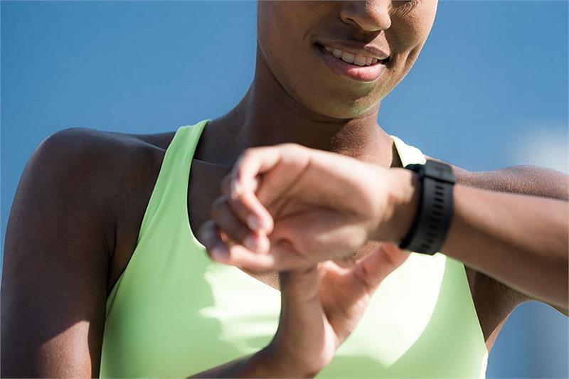 Đồng hồ thông minh Garmin Forerunner 35 Black, VN