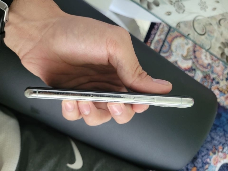 Điện thoại iPhone 11 Pro Max 64GB hàng cũ kiểm tra