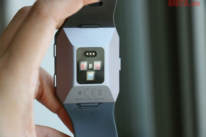 Đồng hồ đeo tay thông minh theo dõi sức khỏe và hỗ trợ tập luyện Fitbit Ionic
