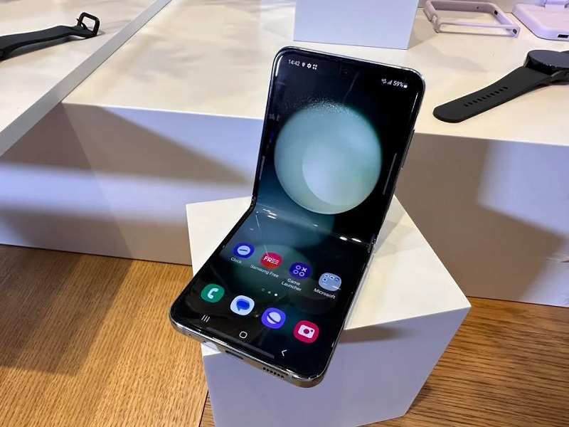 điện thoại samsung galaxy z flip5 256gb màn hình lớn